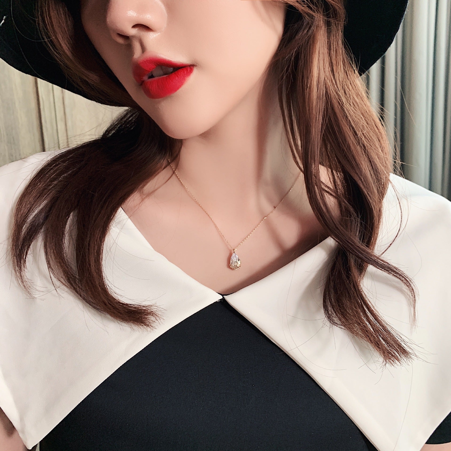 18K Water Droplet Pendant