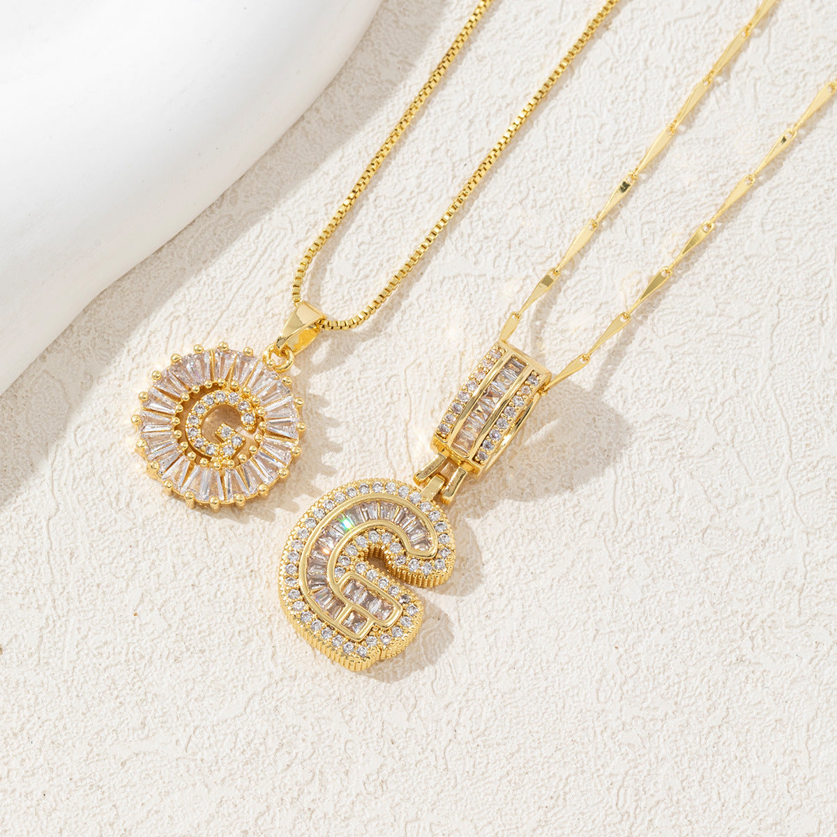 14 karatų dviejų dalių deimantinis raidžių ir inicialų vėrinys