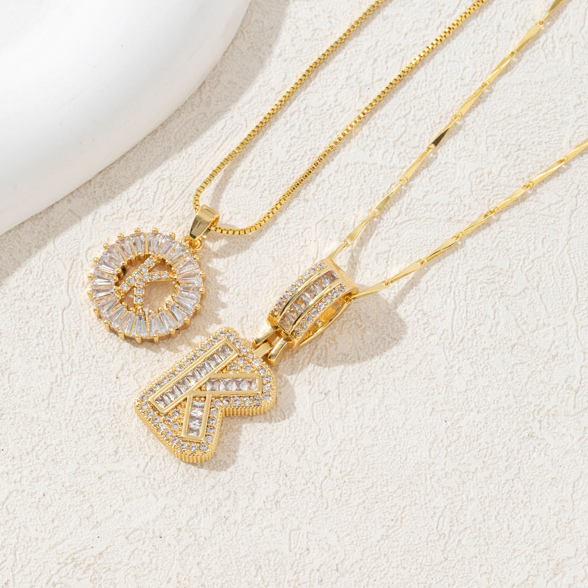 14 karatų dviejų dalių deimantinis raidžių ir inicialų vėrinys