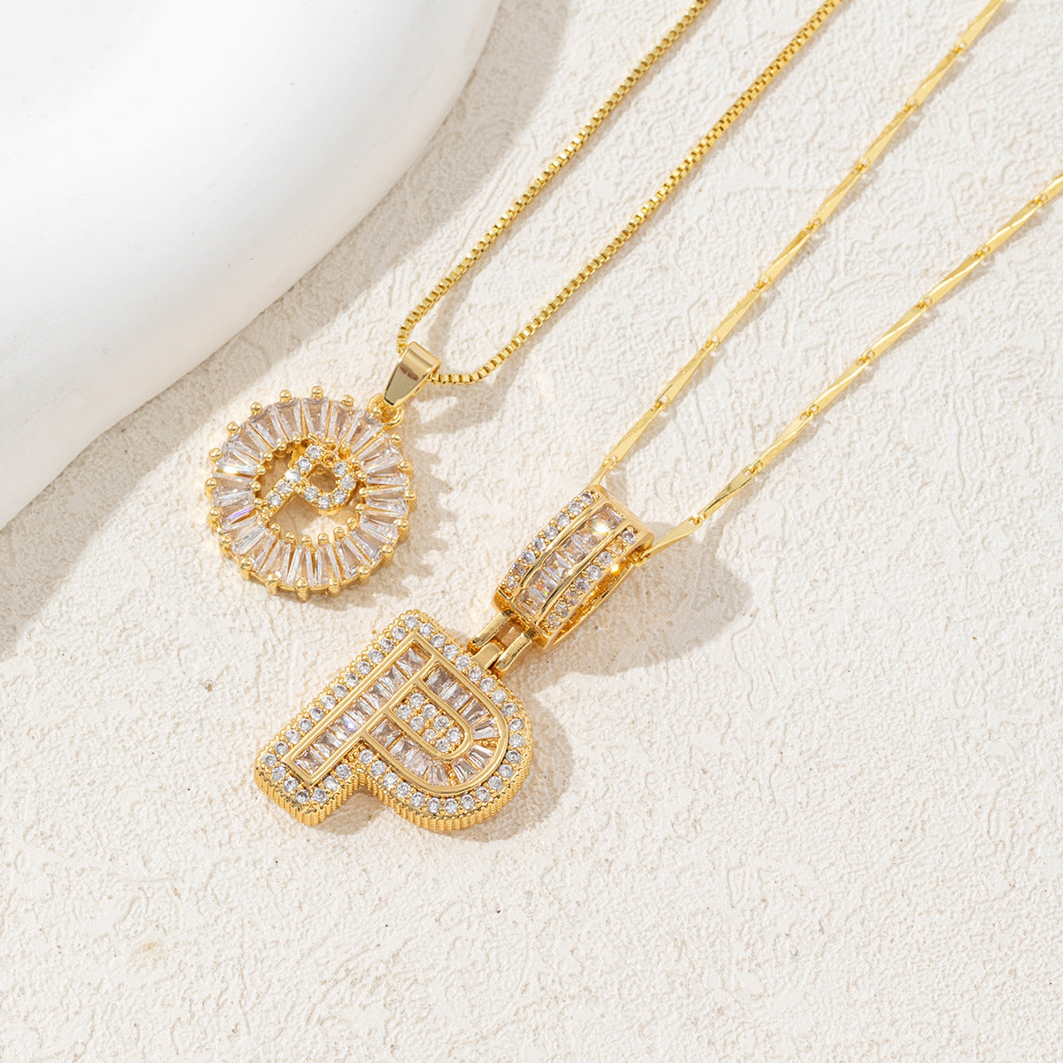 14 karatų dviejų dalių deimantinis raidžių ir inicialų vėrinys